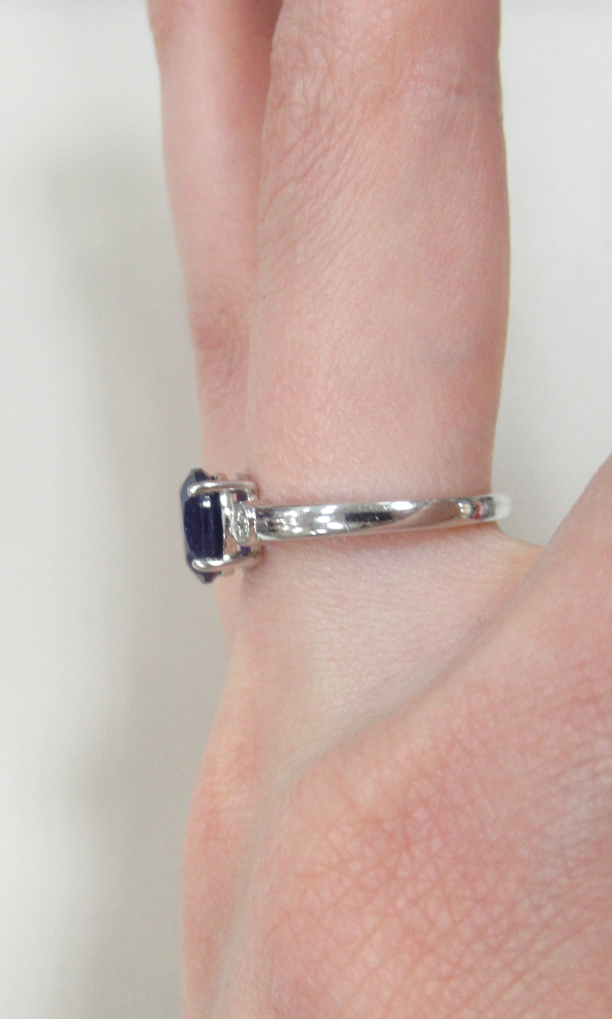 Серебряное кольцо с сапфиром